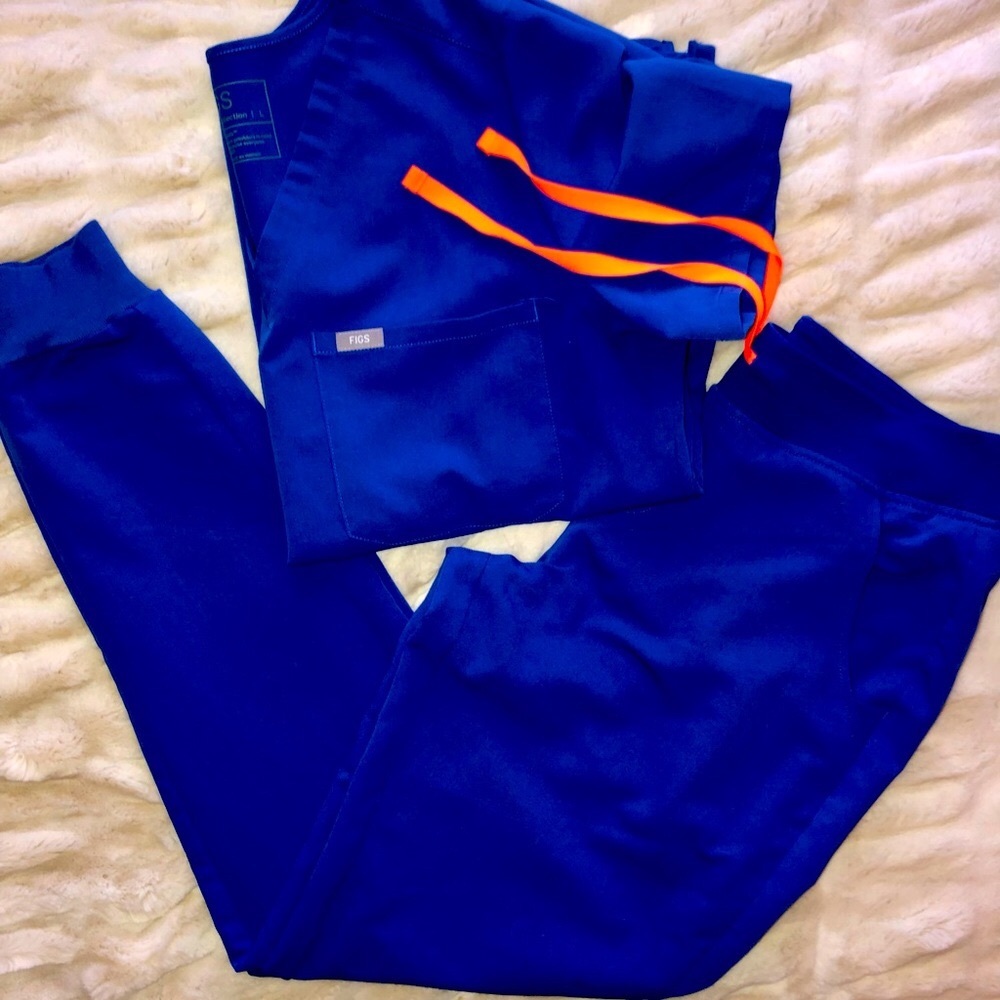 Figs scrub set ( Winning Blue) large top Medium bottoms